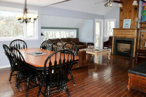 Trailside Village #4 - Slopeside 1BR with Hot Tub and Sauna, Ski In Ski Out on Great Eastern Trail
